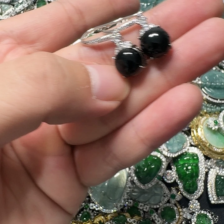 翡翠未镶嵌颈饰天然A货翡翠放漏