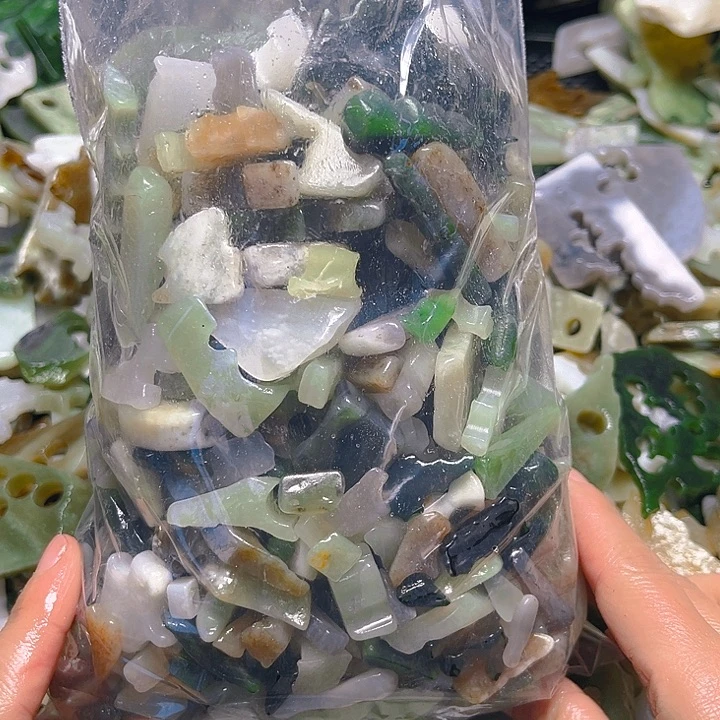 用***梦和田玉（糖玉）未镶嵌颈饰