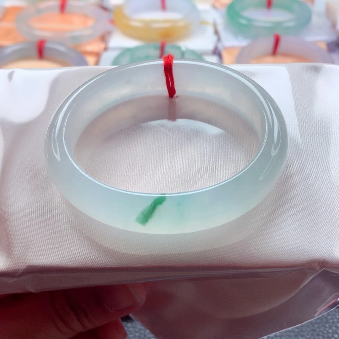 翡翠未镶嵌手镯（贵妃镯）54.2正冰全条冰透白冰飘绿花福利漏A