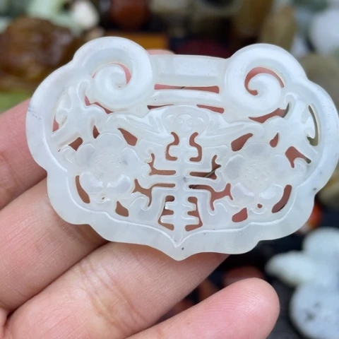 蛇纹石玉未镶嵌颈饰2