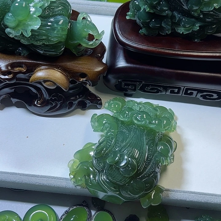 蛇纹石玉摆件未镶嵌岩