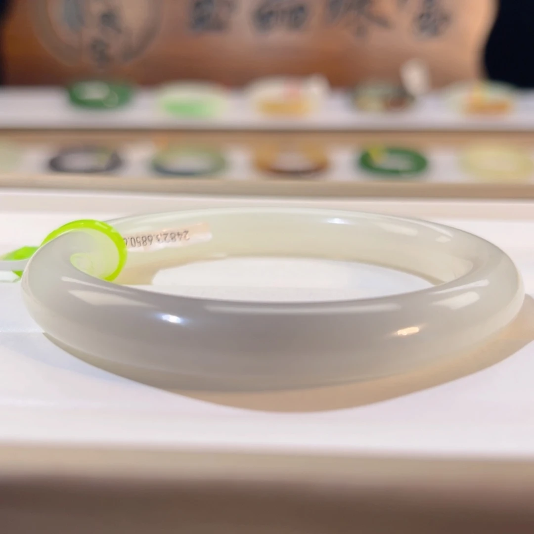 和田玉未镶嵌手镯  「紫白」美人条