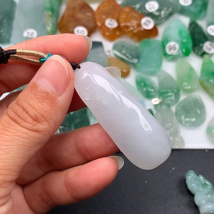 翡翠未镶嵌颈饰随型