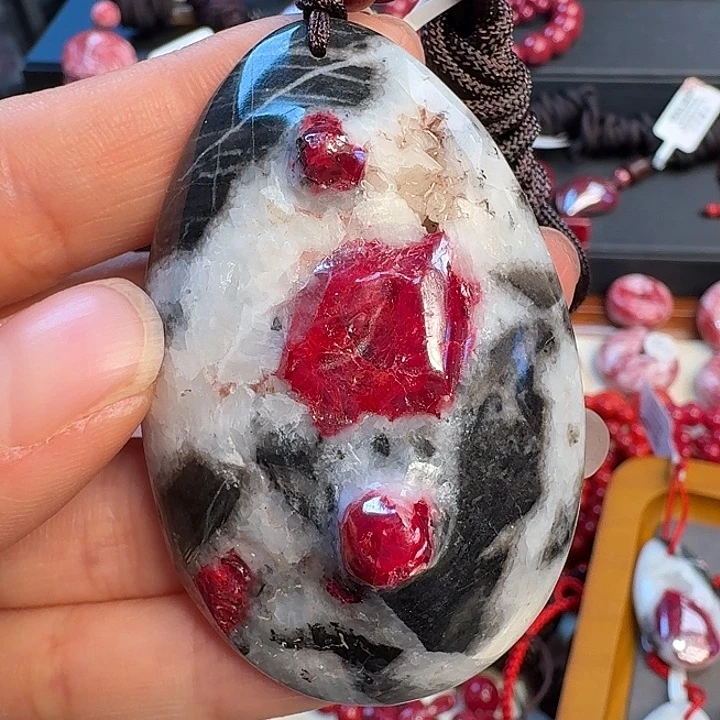 天然辰砂原石挂件