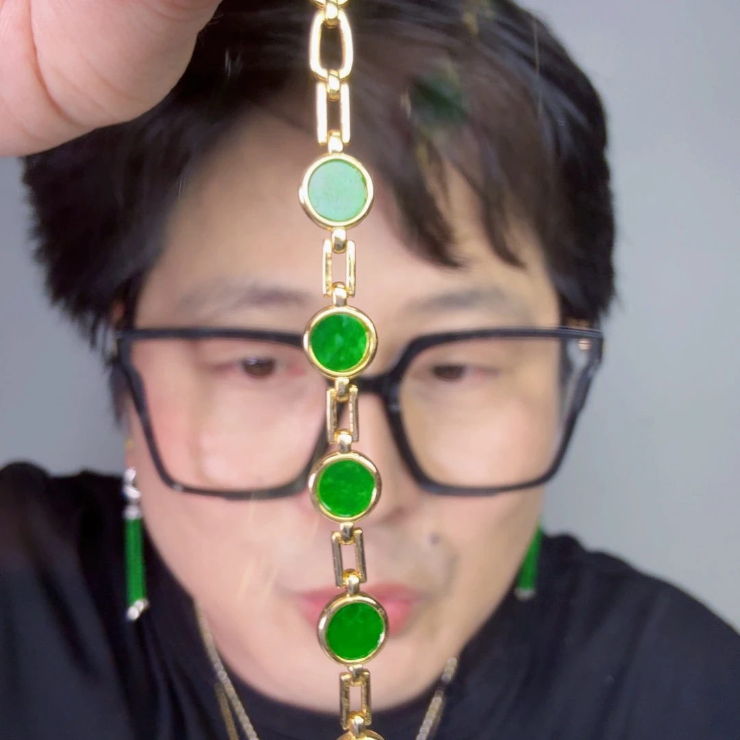 颈饰未镶嵌翡翠一件