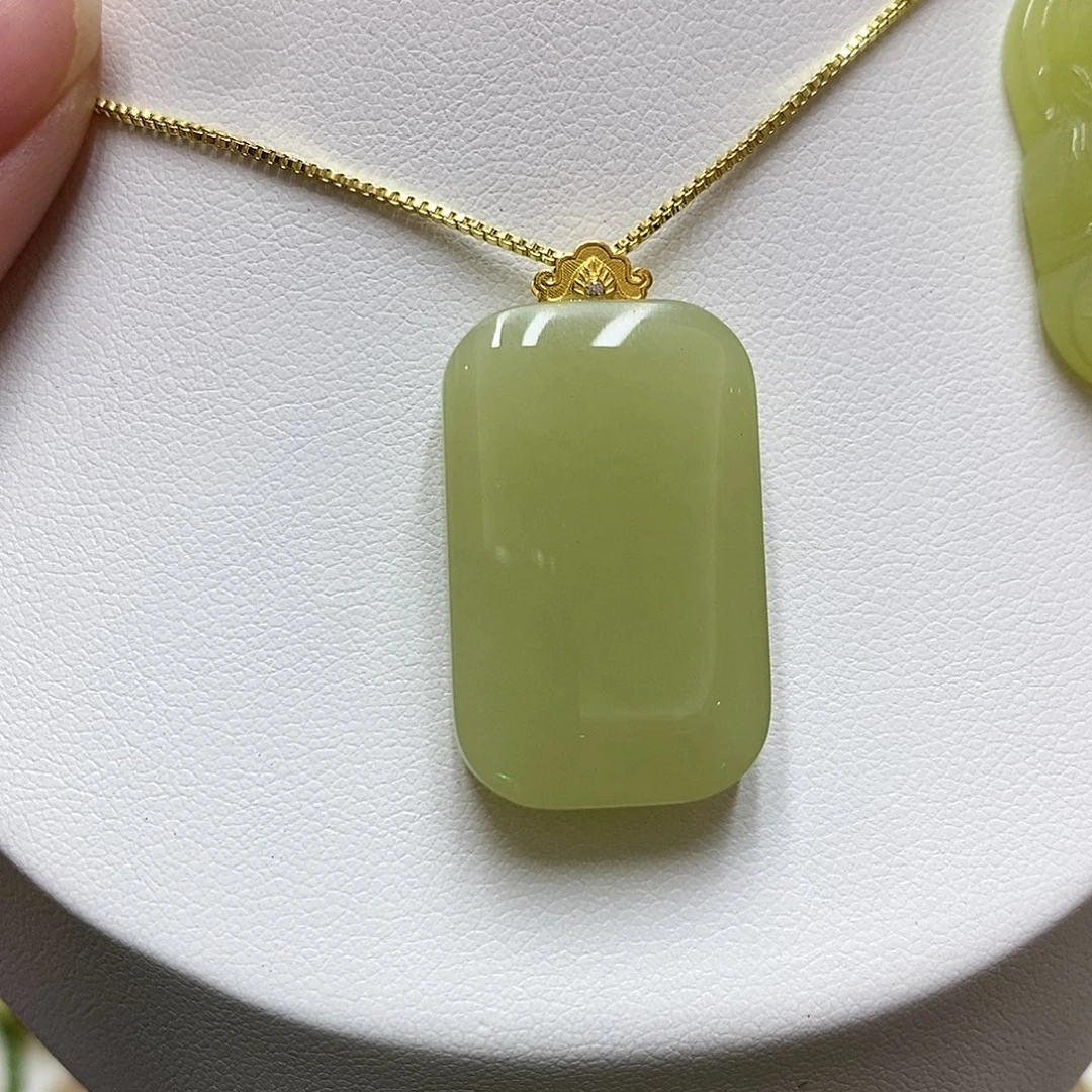 和田玉18K金镶嵌颈饰