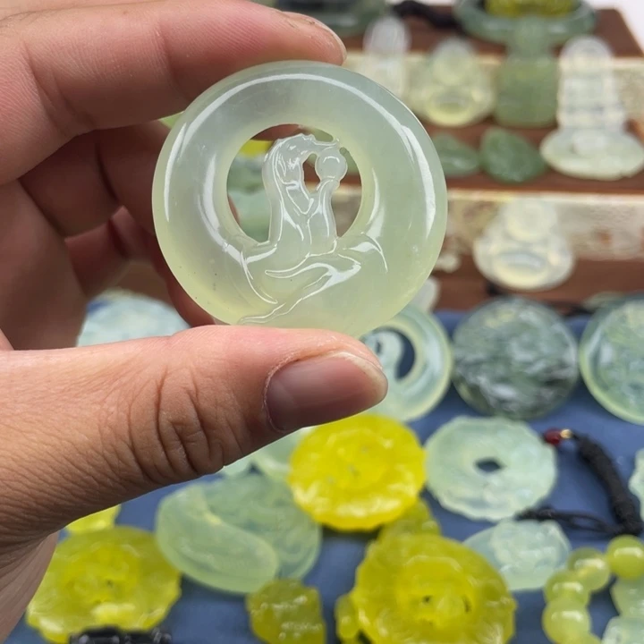 蛇纹石玉未镶嵌颈饰