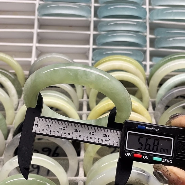 蛇纹石玉未镶嵌手镯316
