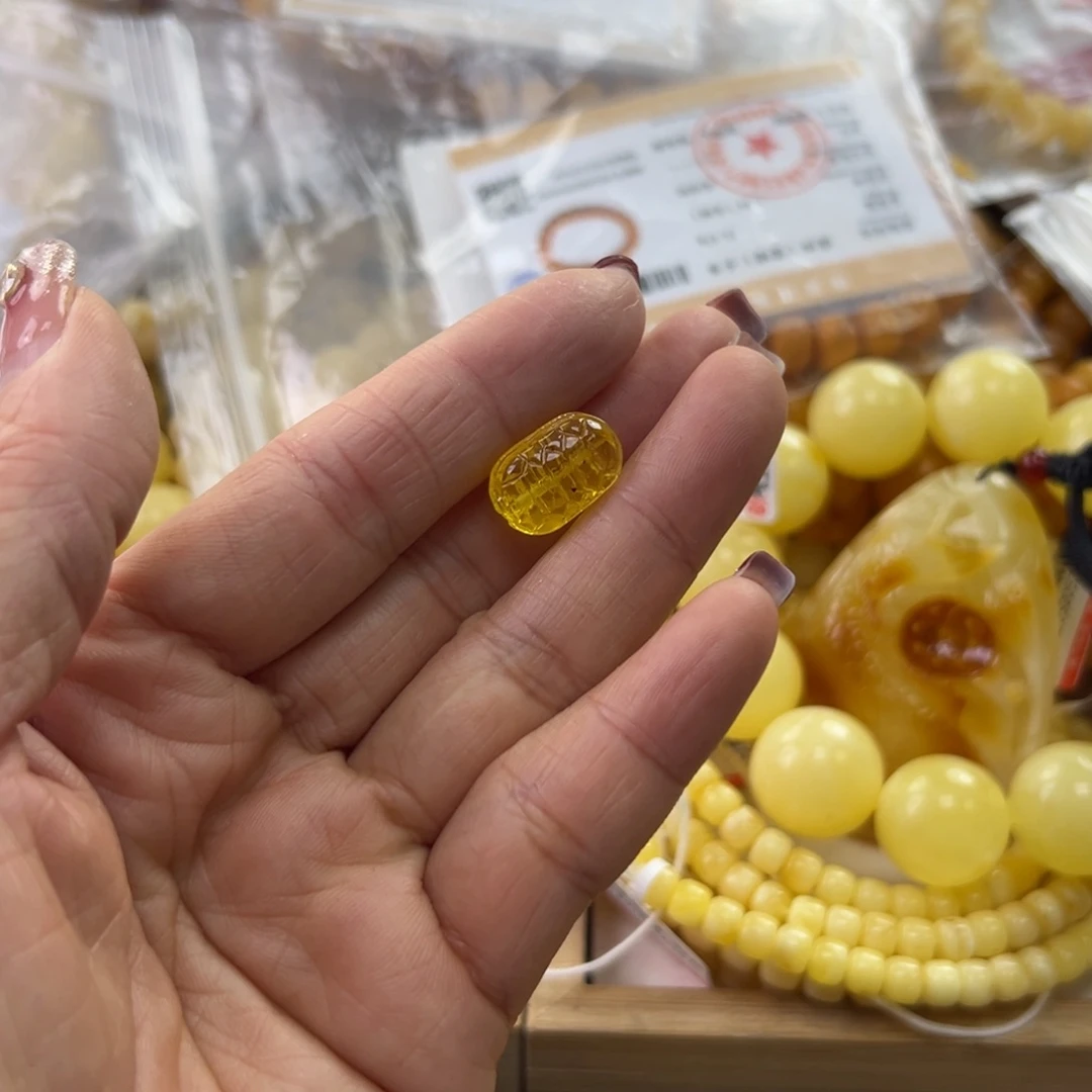 琥珀珠宝奇石未镶嵌