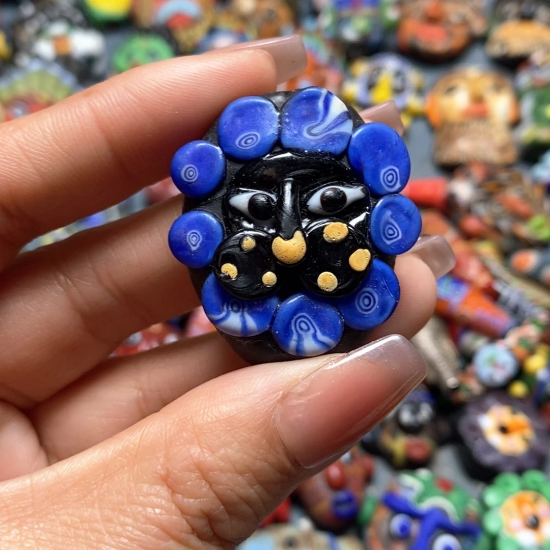 琉璃颈饰印度尼西亚太阳花狮子