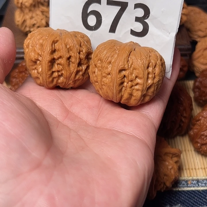 阿***杜把件桃核元宝。肚39。 673