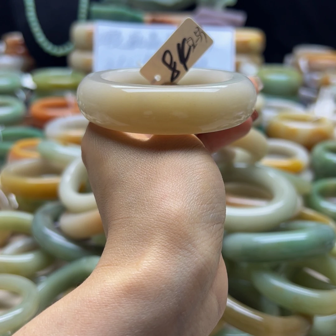 石英岩玉手镯未镶嵌
