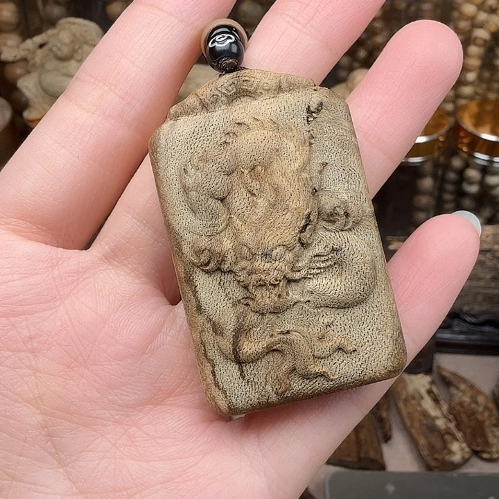 沉香沉香碎屑文莱沉香龙牌8.3克