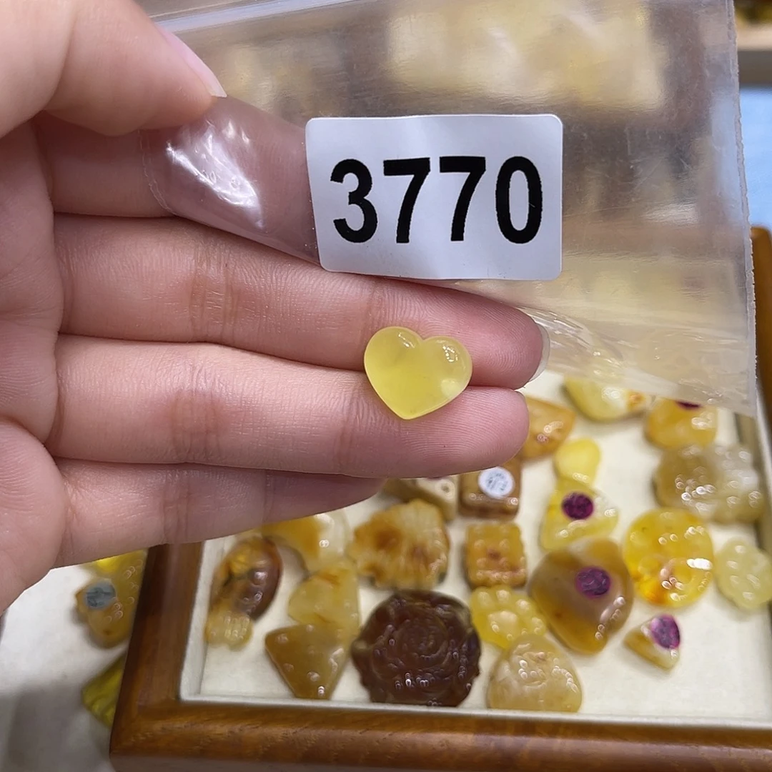 琥珀未镶嵌珠宝奇石