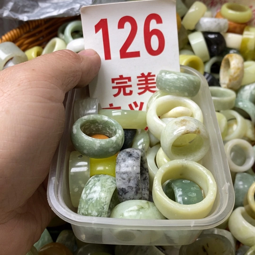 蛇纹石玉挂坠未镶嵌