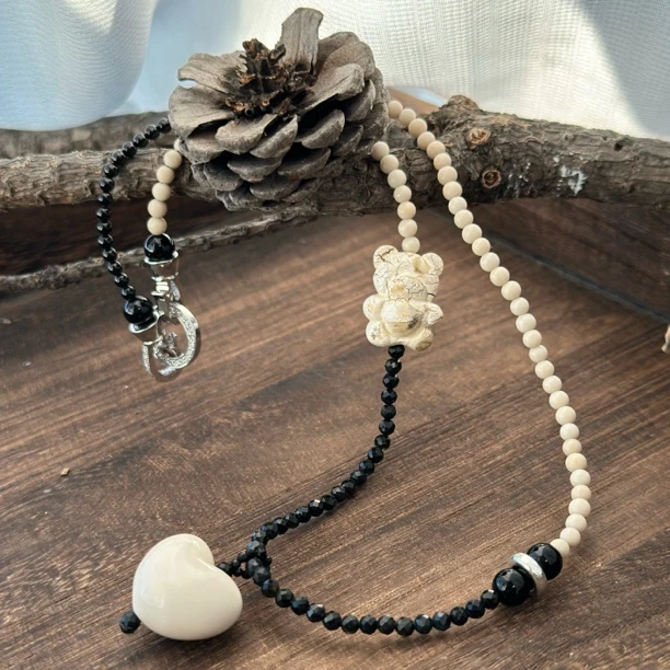 蜜蜡清水漂小熊黑白款爱心项链精致女款项链