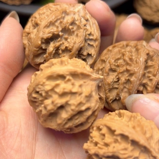 文玩核桃吊坠黄*巴秦岭核桃15