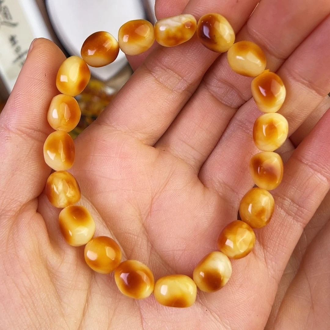 琥珀珠宝奇石未镶嵌。