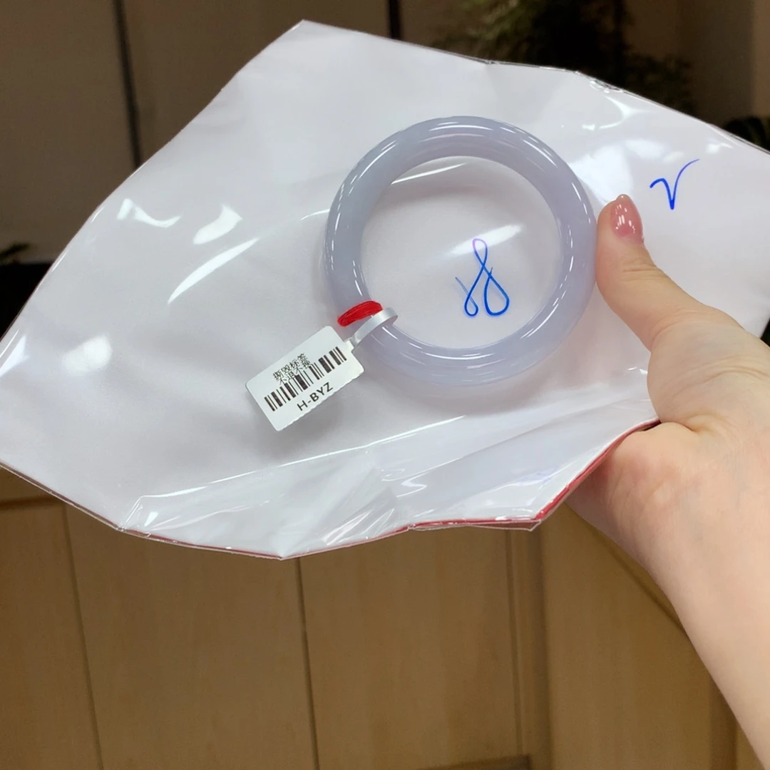 翡翠手镯未镶嵌不退不换