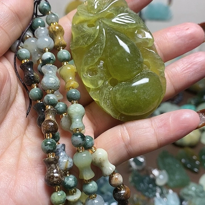 蛇纹石玉吊坠未镶嵌