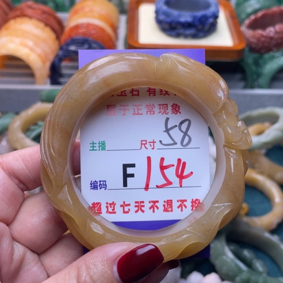 【闪购商品】未镶嵌手镯石英质玉