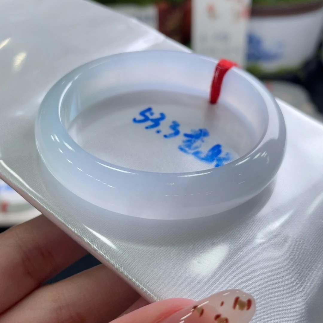 翡翠未镶嵌手镯53贵妃 小手必收起胶光渐变晴底