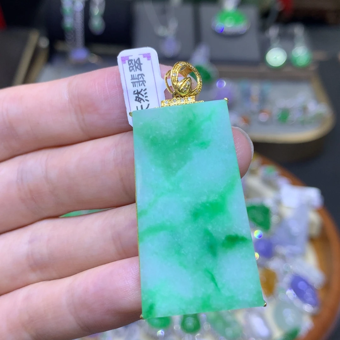 翡翠18K金镶嵌颈饰翡翠吊坠项链