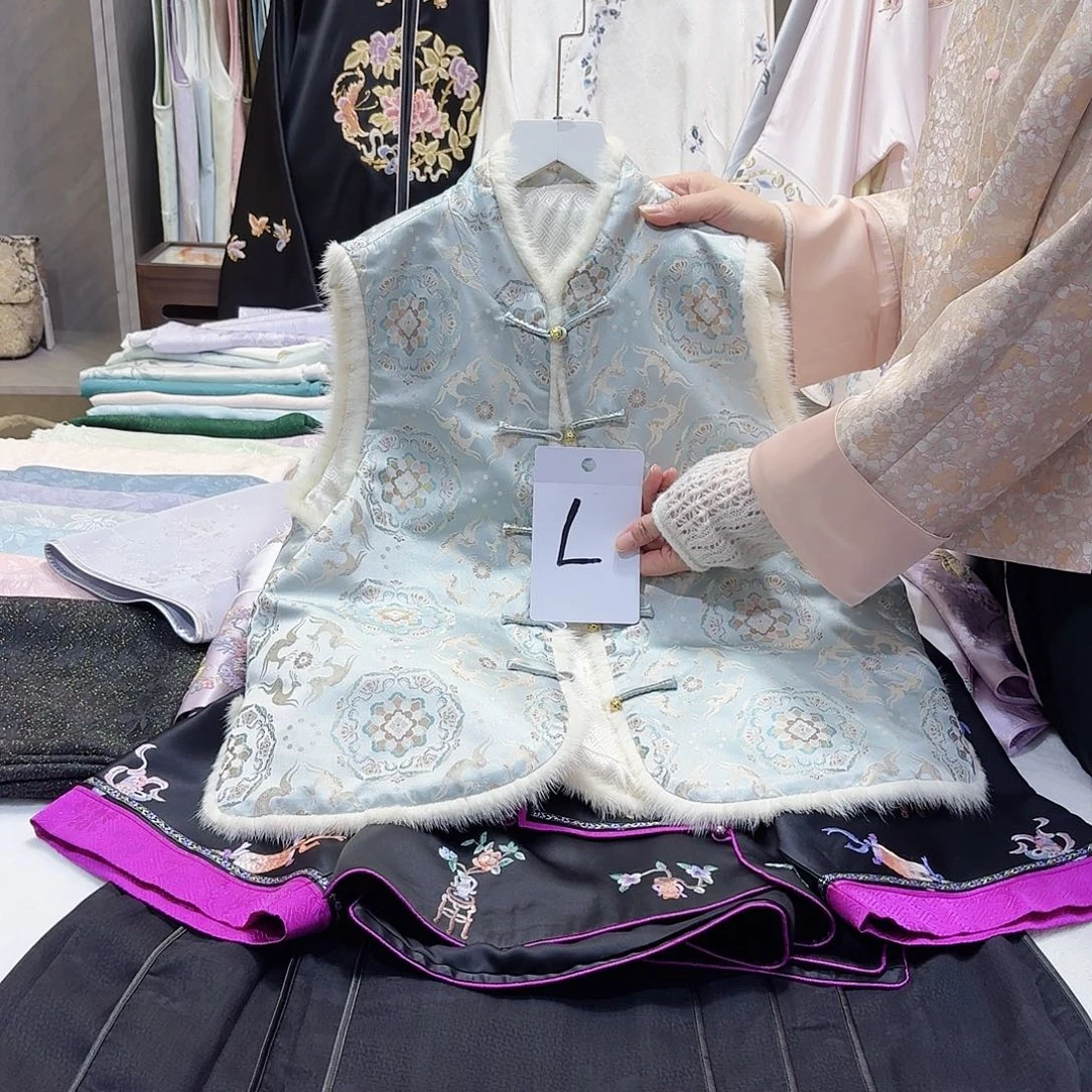 两***猫非遗传承人的精神风貌和