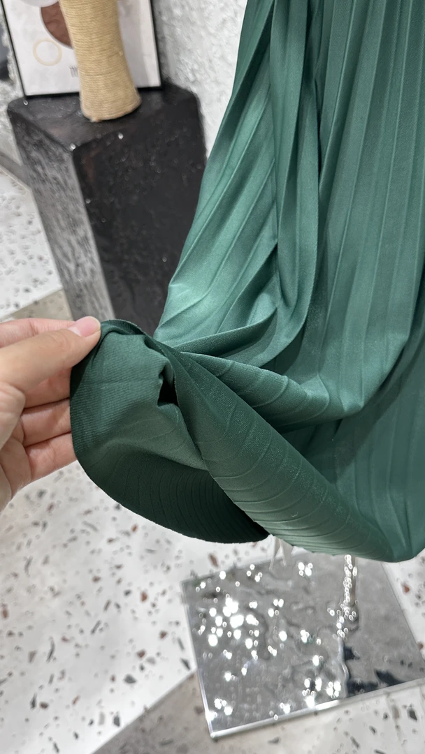 时尚绿色半身裙春秋款胖mm大码显瘦气质a字百褶裙