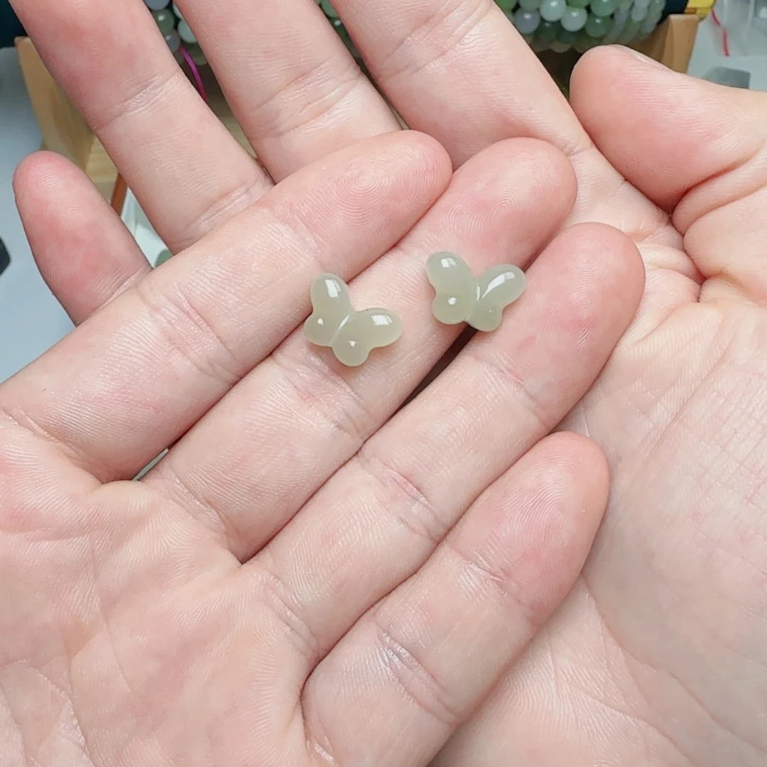 无***_颈饰未镶嵌和田玉