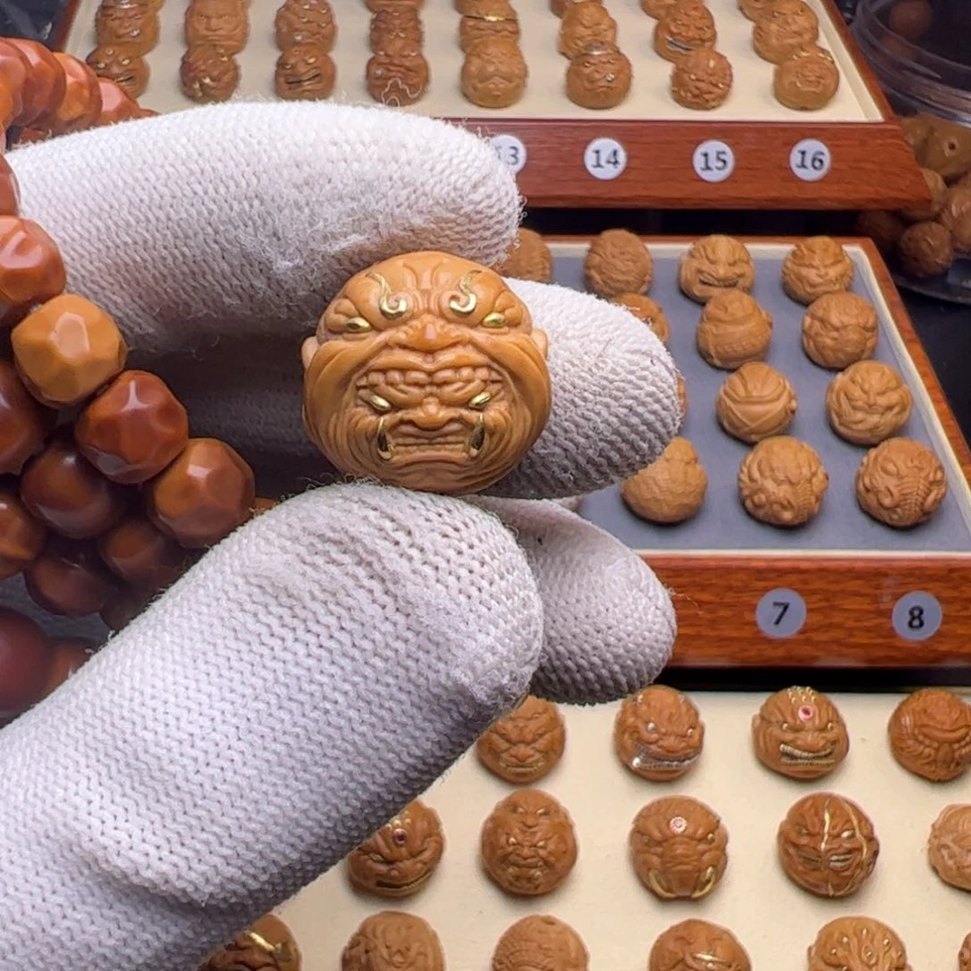 猴头核桃把件泽**.镶嵌僧中僧