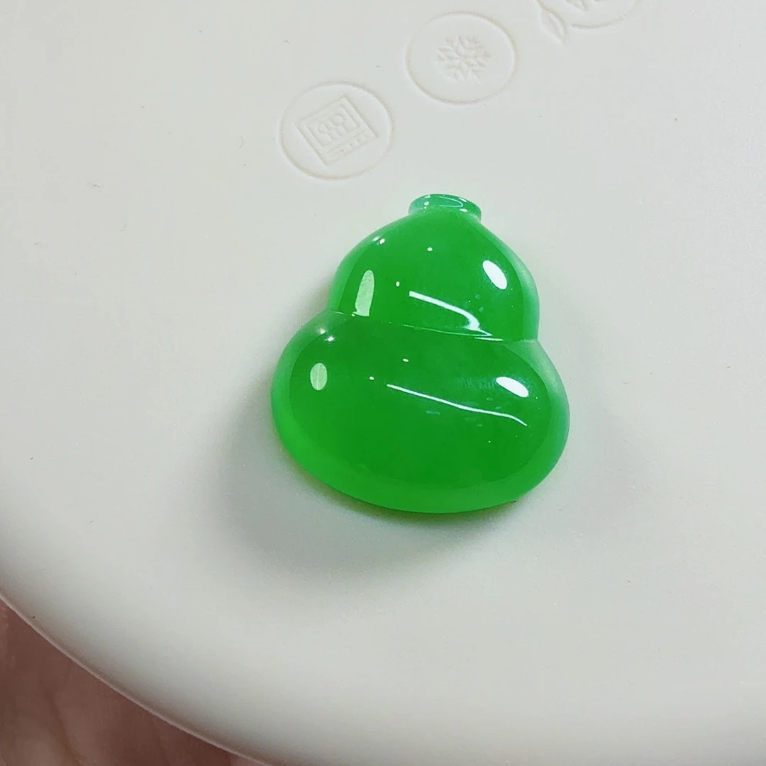 翡翠未镶嵌颈饰葫芦