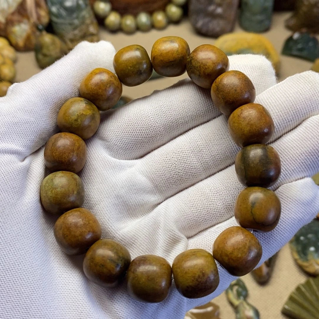 未镶嵌岫岩河磨玉（透闪石质玉）把件南***客