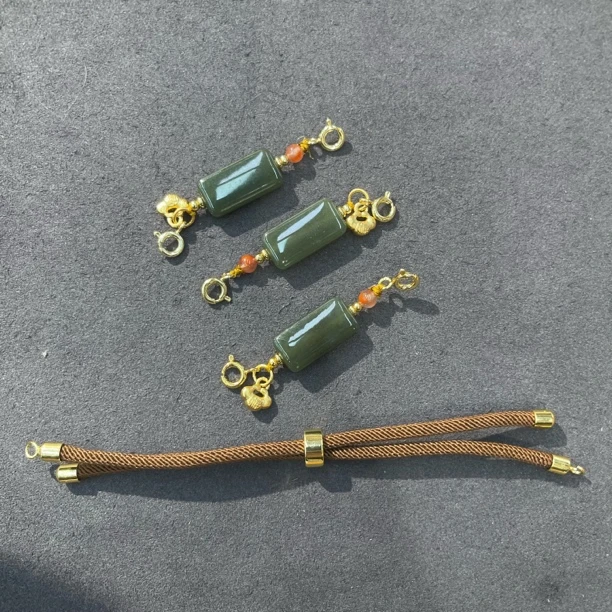 C129-和田玉无事牌拆拆乐带绳0002