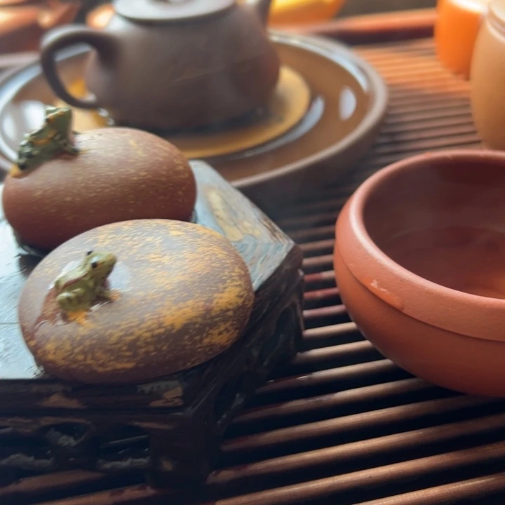 茶壶紫砂小青蛙。