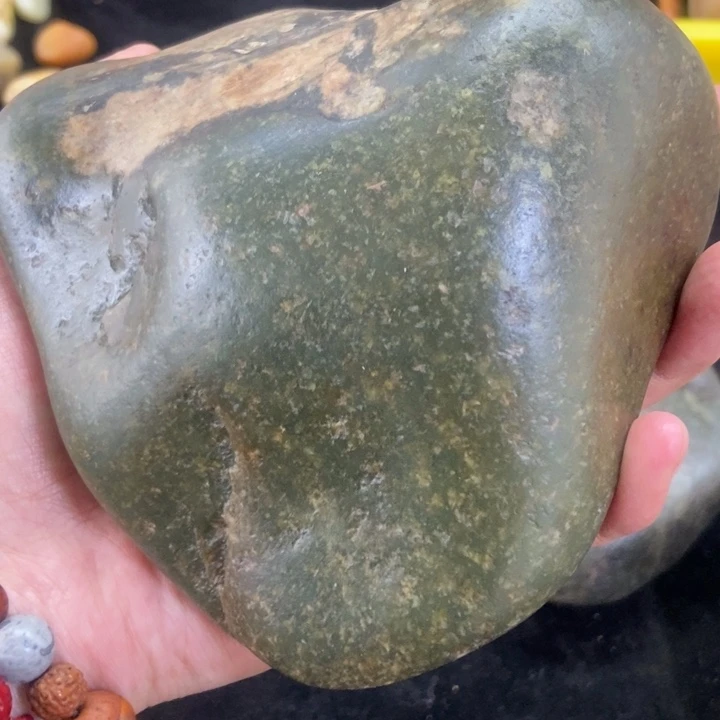 和田玉未镶嵌颈饰寒**隐