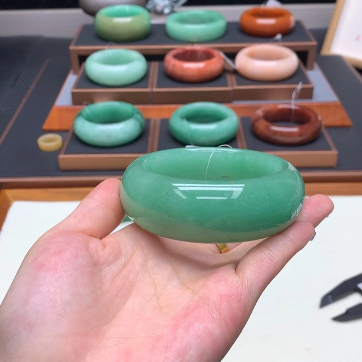 妞***石英质玉（非洲翠）合金佘太翠