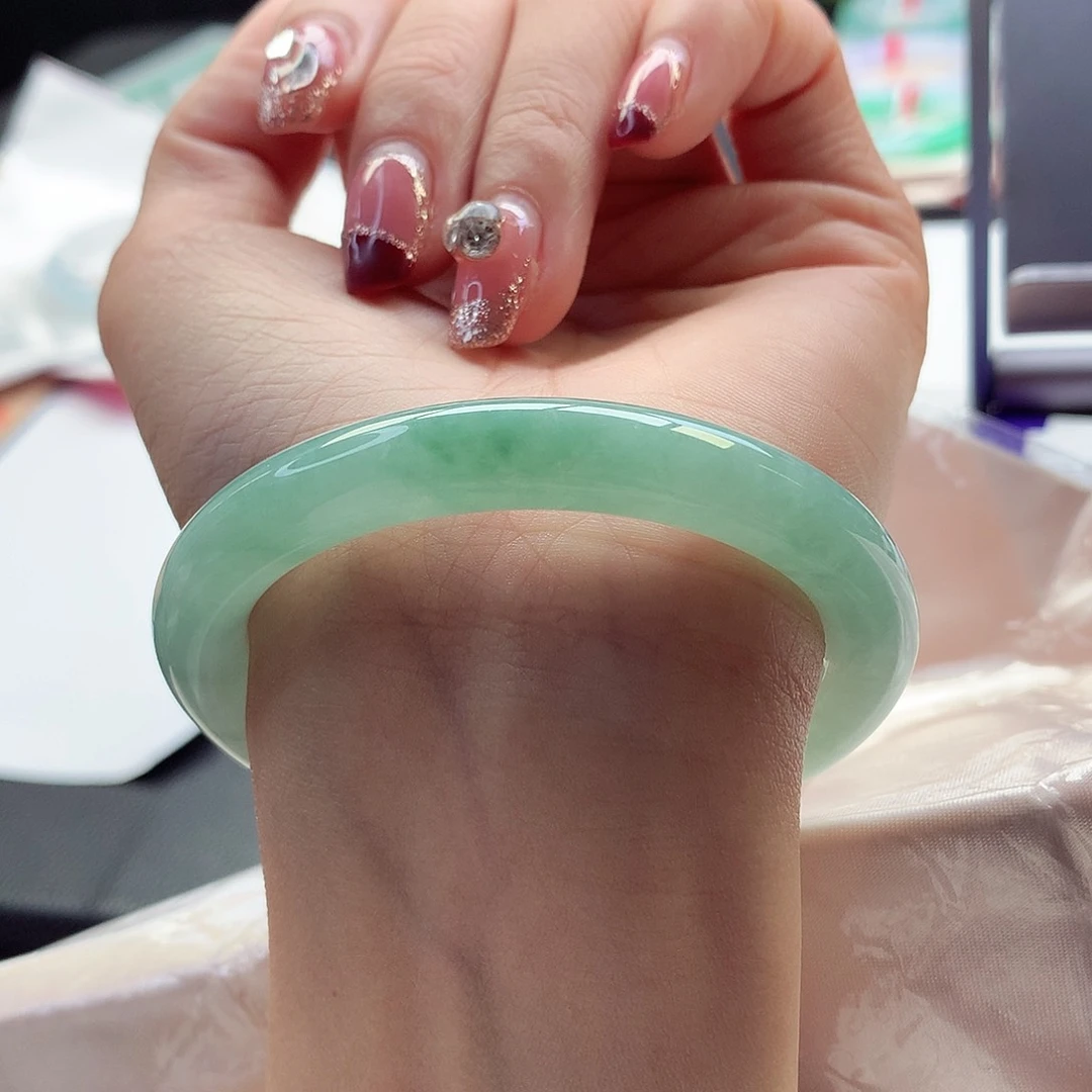 翡翠手镯未镶嵌53-54圈口满色美人条精致小女人