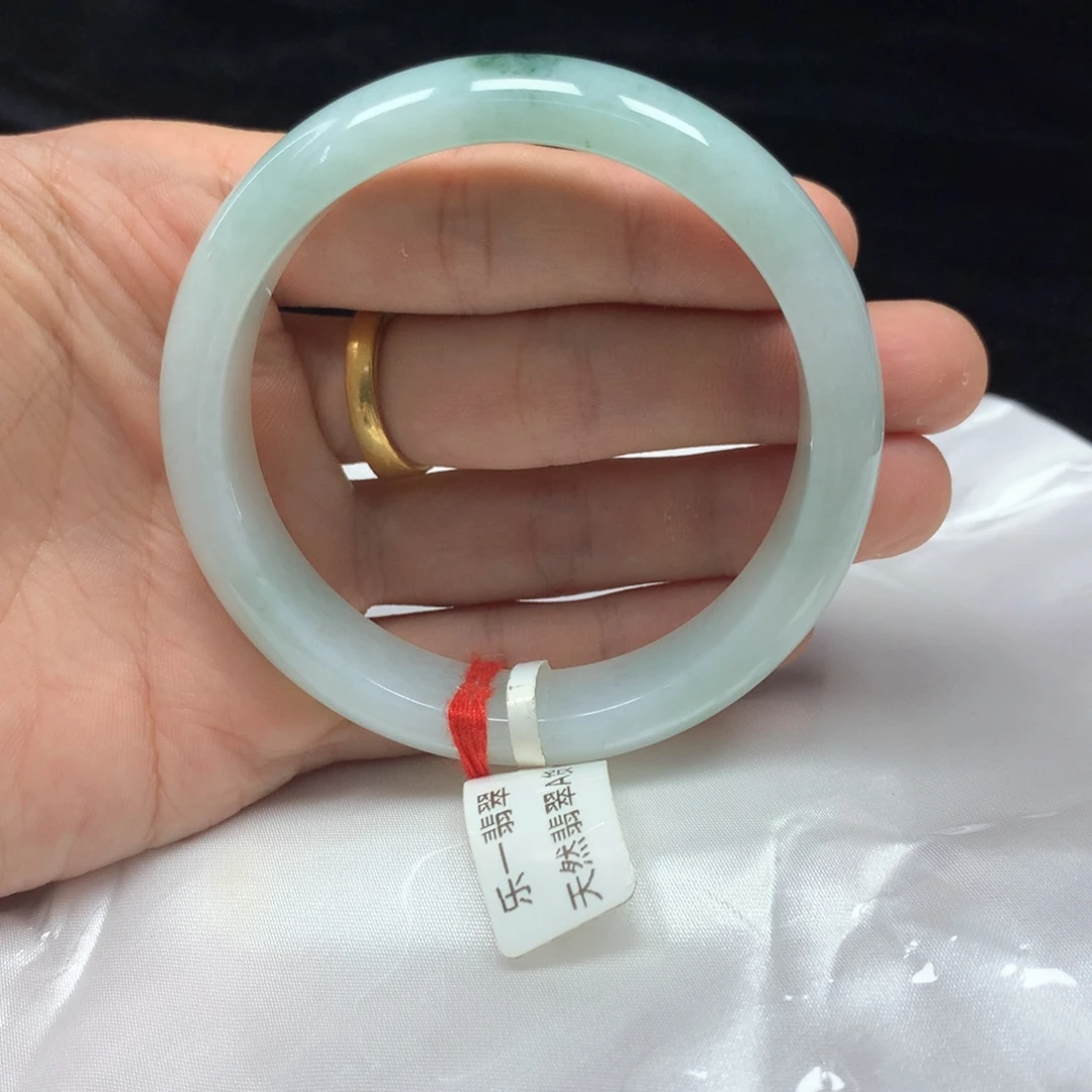 翡翠未镶嵌手镯（圆镯）57.3