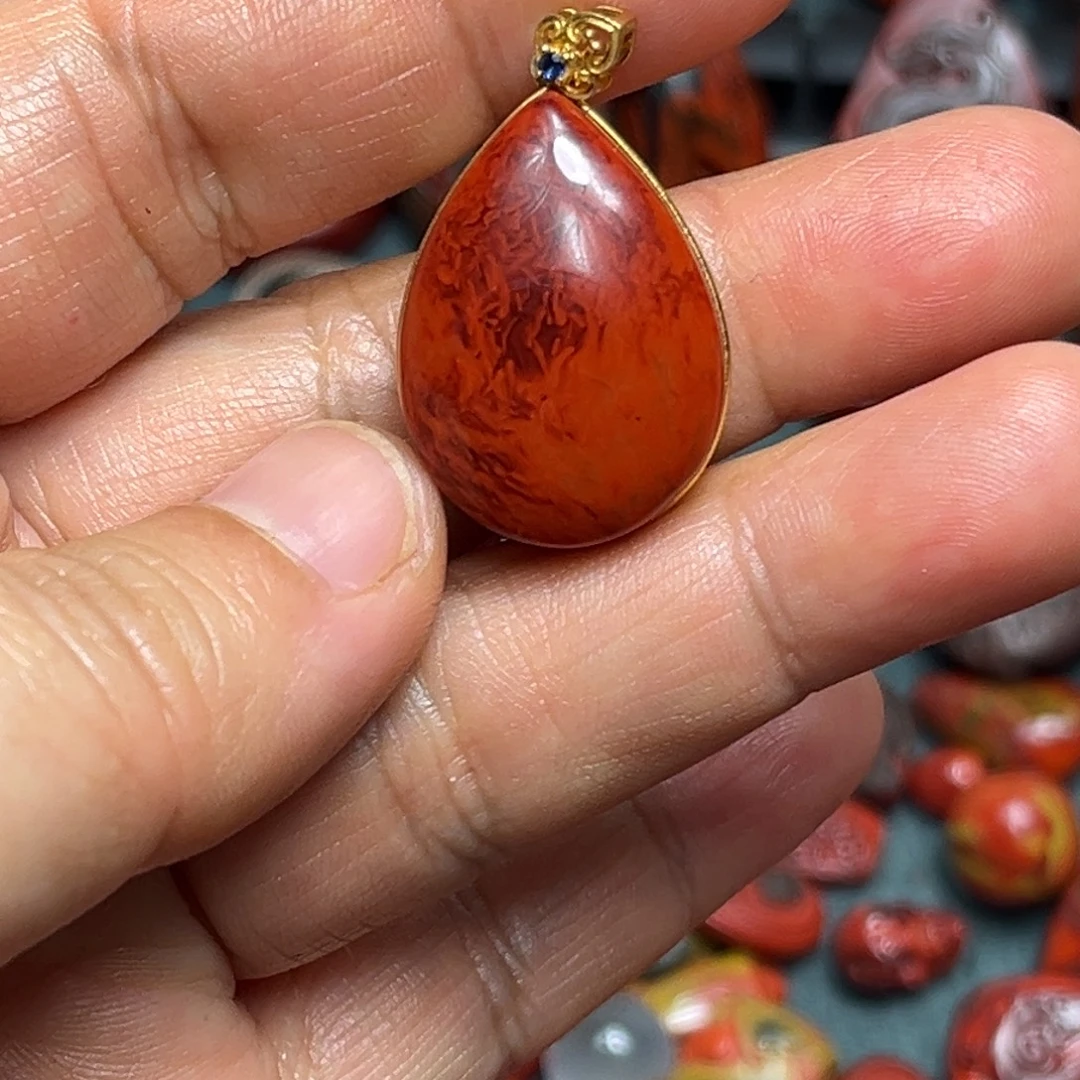 南红玛瑙18K金镶嵌颈饰