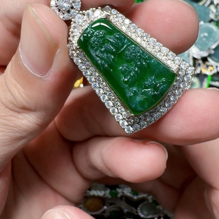 翡翠未镶嵌颈饰天然A货翡翠放漏