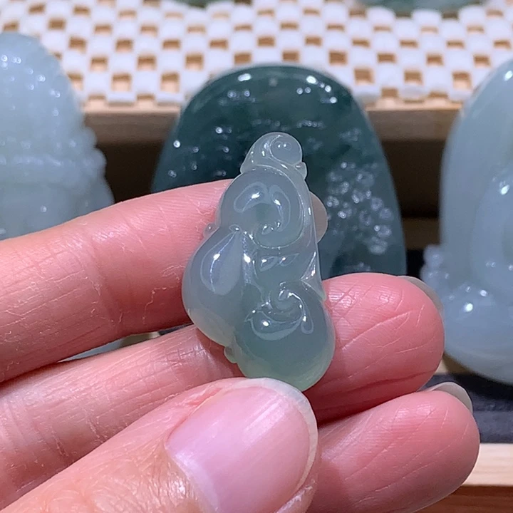 翡翠未镶嵌颈饰炸/如意