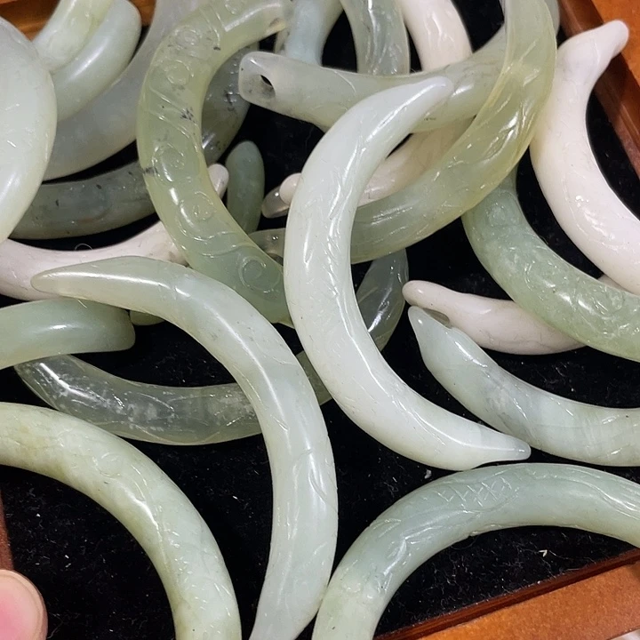 玛瑙/玉髓合金珠宝半成品3个雕刻岫玉半镯