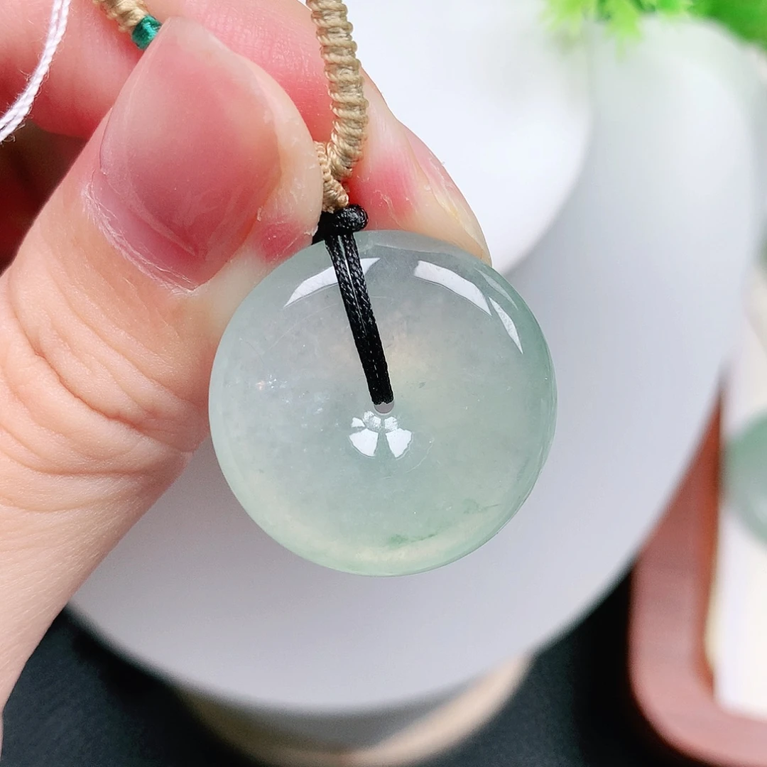 姝***。翡翠未镶嵌颈饰平安24.4-6