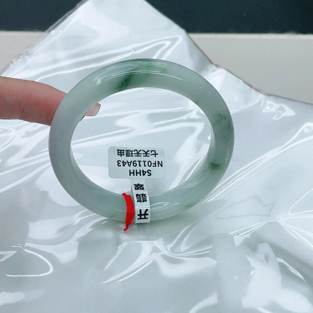 翡翠手镯未镶嵌正53