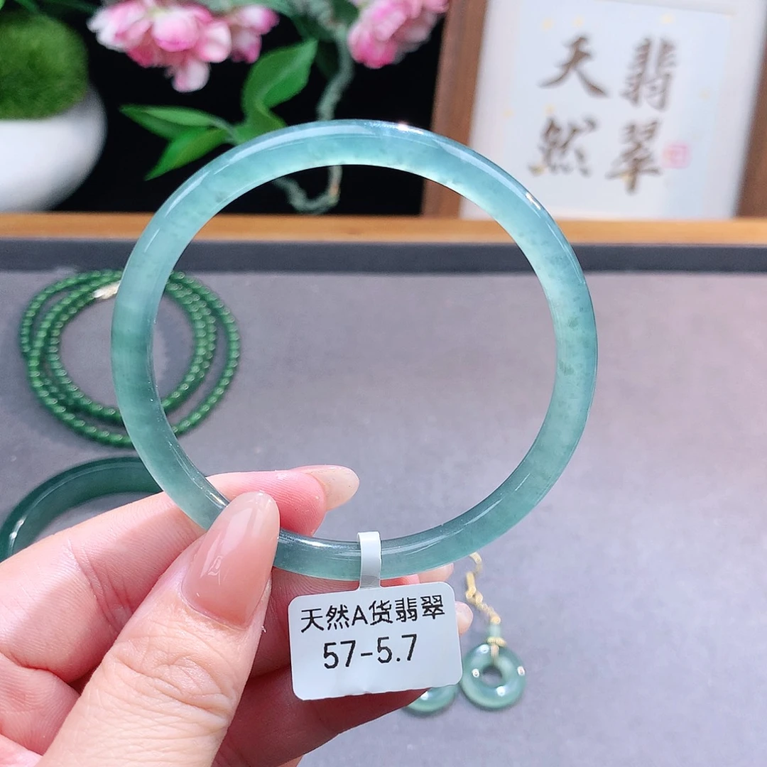 未镶嵌手镯（圆镯）翡翠