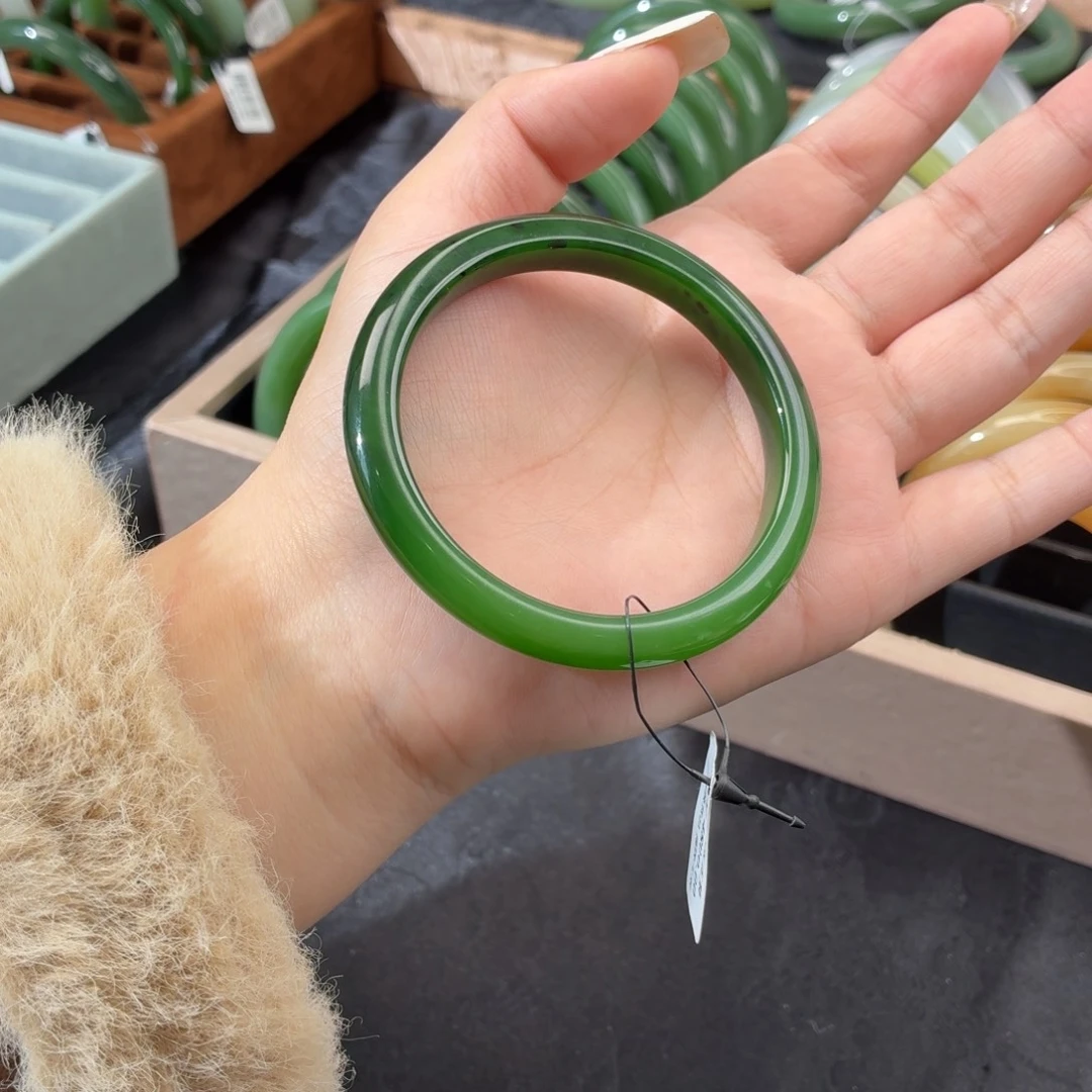 和田玉未镶嵌手镯俄七！碧玉1