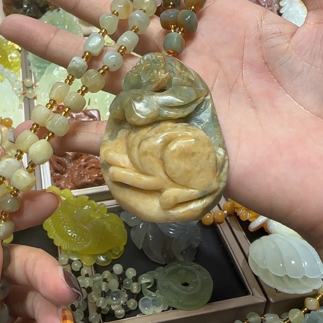 未镶嵌蛇纹石玉吊坠