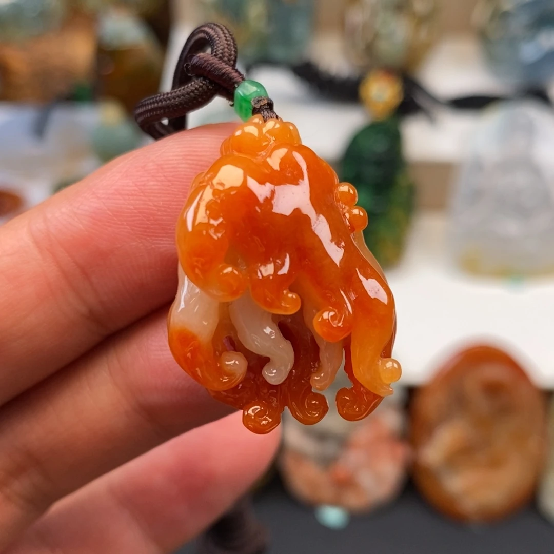 翡翠未镶嵌颈饰佛手瓜