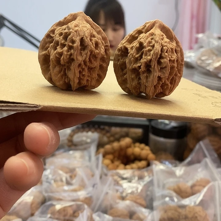 文玩核桃把件38.5梅枝虎小众